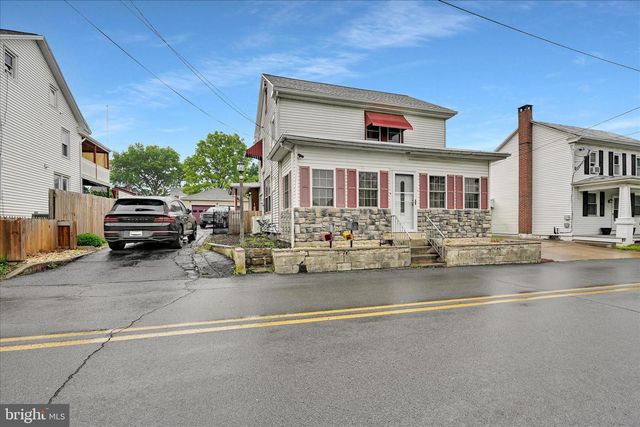 2113 WATER ST, Lebanon, PA 17046