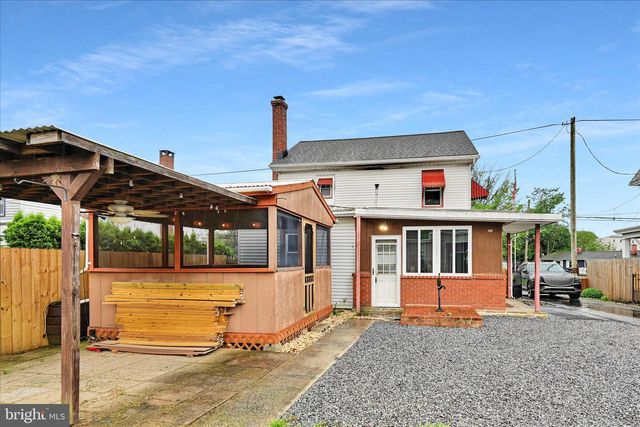 2113 WATER ST, Lebanon, PA 17046