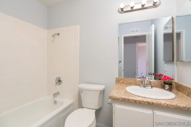 3286 Caminito Eastbluff 114, La Jolla, CA 92037