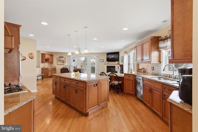 226 N 13TH ST, Surf City, NJ 08008