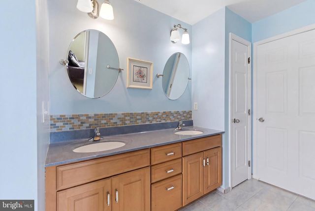 226 N 13TH ST, Surf City, NJ 08008