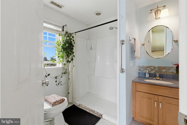 226 N 13TH ST, Surf City, NJ 08008
