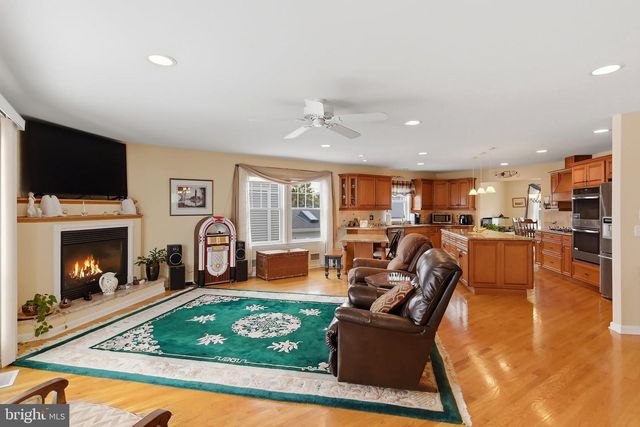 226 N 13TH ST, Surf City, NJ 08008