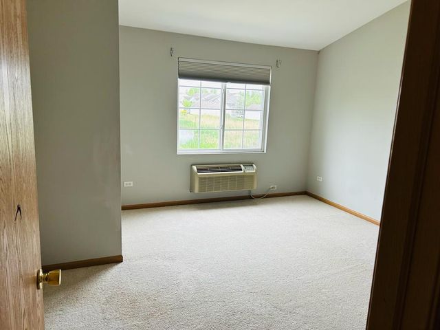 1131 Silverstone Drive 1131, Carpentersville, IL 60110