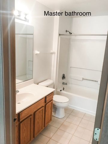 1131 Silverstone Drive 1131, Carpentersville, IL 60110