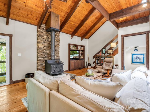 2760 Ugugu Drive, Brevard, NC 28712