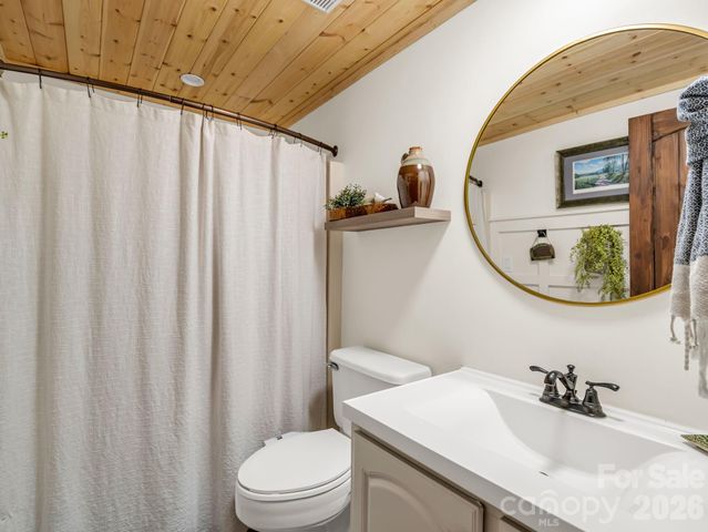 2760 Ugugu Drive, Brevard, NC 28712