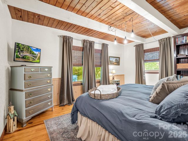 2760 Ugugu Drive, Brevard, NC 28712