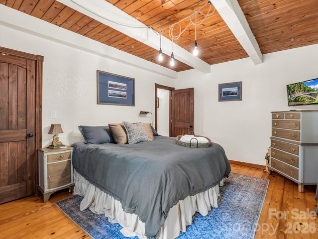 2760 Ugugu Drive, Brevard, NC 28712