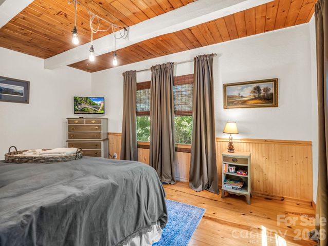 2760 Ugugu Drive, Brevard, NC 28712