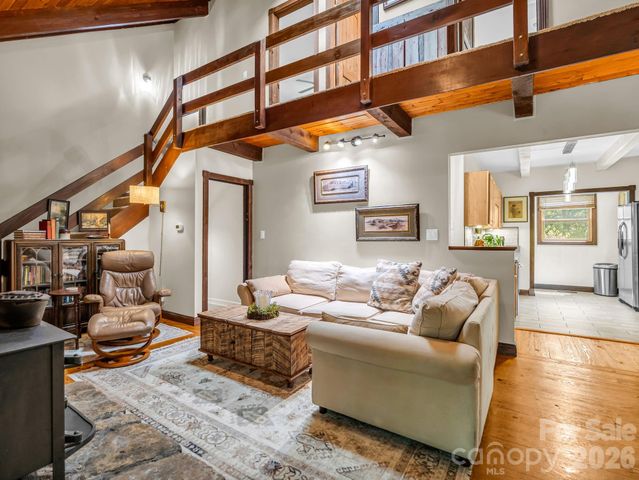 2760 Ugugu Drive, Brevard, NC 28712