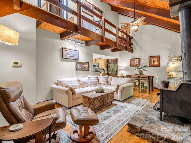 2760 Ugugu Drive, Brevard, NC 28712