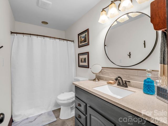 2760 Ugugu Drive, Brevard, NC 28712