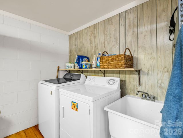 2760 Ugugu Drive, Brevard, NC 28712