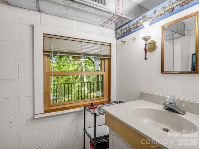 2760 Ugugu Drive, Brevard, NC 28712