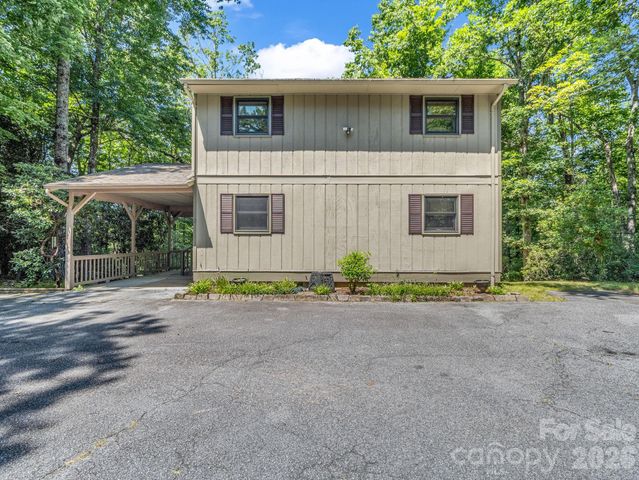 2760 Ugugu Drive, Brevard, NC 28712