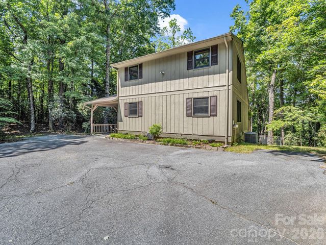 2760 Ugugu Drive, Brevard, NC 28712