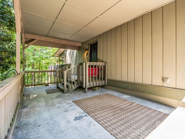 2760 Ugugu Drive, Brevard, NC 28712