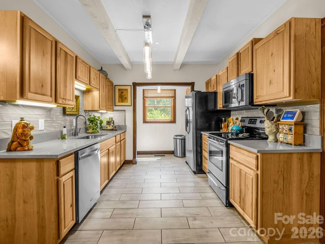 2760 Ugugu Drive, Brevard, NC 28712