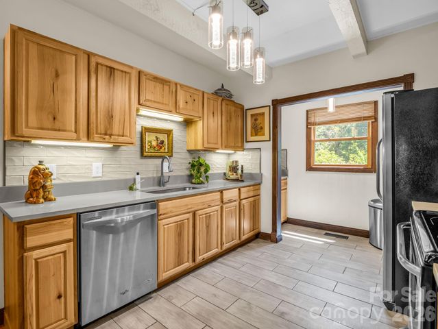 2760 Ugugu Drive, Brevard, NC 28712