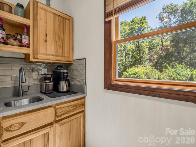 2760 Ugugu Drive, Brevard, NC 28712