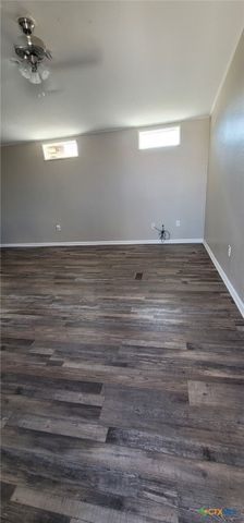 703 W Oakland Avenue, Seadrift, TX 77983