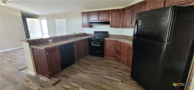 703 W Oakland Avenue, Seadrift, TX 77983