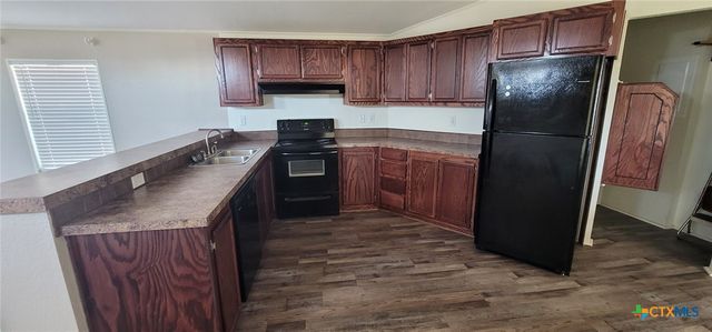 703 W Oakland Avenue, Seadrift, TX 77983