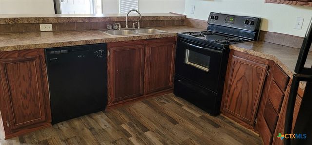 703 W Oakland Avenue, Seadrift, TX 77983