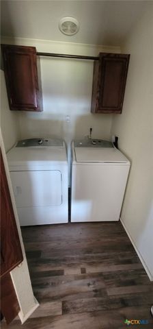 703 W Oakland Avenue, Seadrift, TX 77983