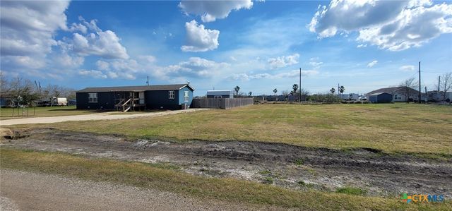 703 W Oakland Avenue, Seadrift, TX 77983
