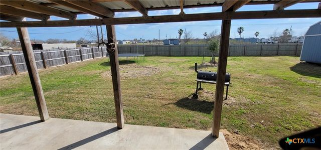 703 W Oakland Avenue, Seadrift, TX 77983