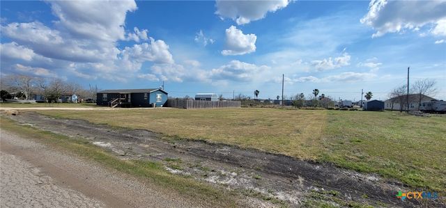 703 W Oakland Avenue, Seadrift, TX 77983