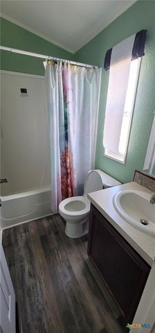 703 W Oakland Avenue, Seadrift, TX 77983