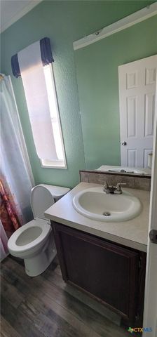 703 W Oakland Avenue, Seadrift, TX 77983