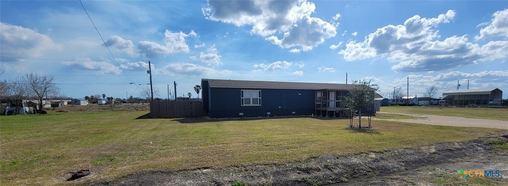 703 W Oakland Avenue, Seadrift, TX 77983