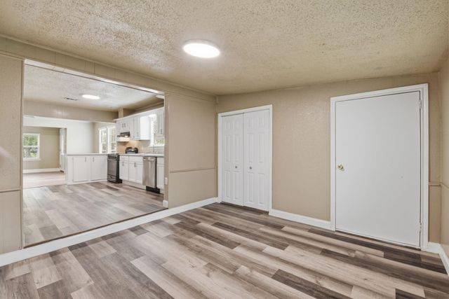 1109 E Walker Street, League City, TX 77573