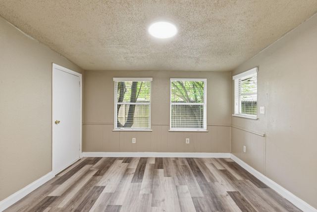 1109 E Walker Street, League City, TX 77573