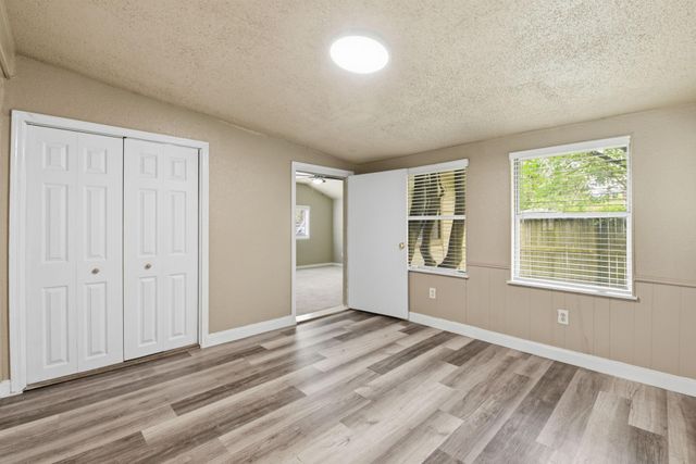 1109 E Walker Street, League City, TX 77573