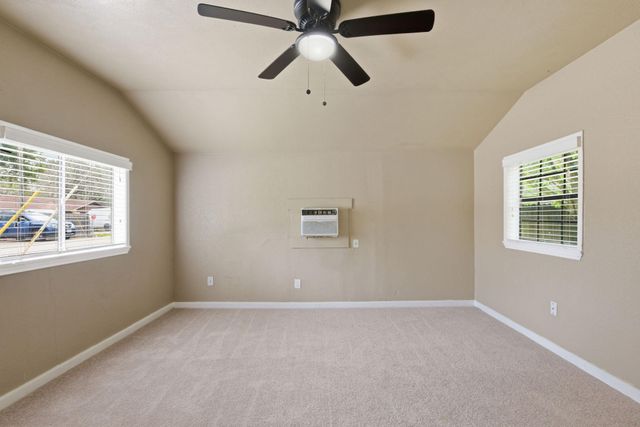 1109 E Walker Street, League City, TX 77573