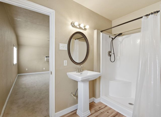 1109 E Walker Street, League City, TX 77573