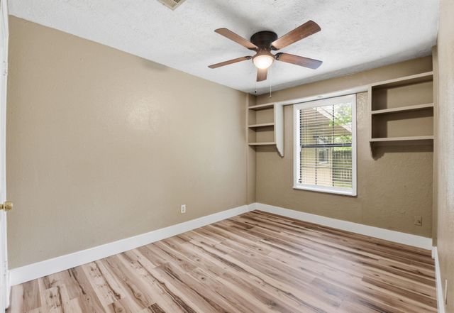 1109 E Walker Street, League City, TX 77573