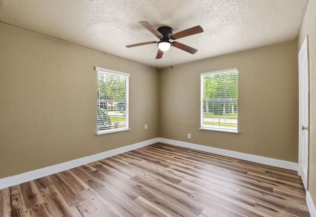 1109 E Walker Street, League City, TX 77573