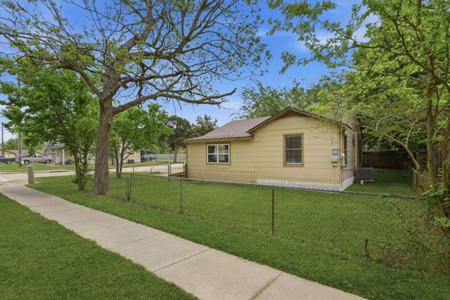 1109 E Walker Street, League City, TX 77573