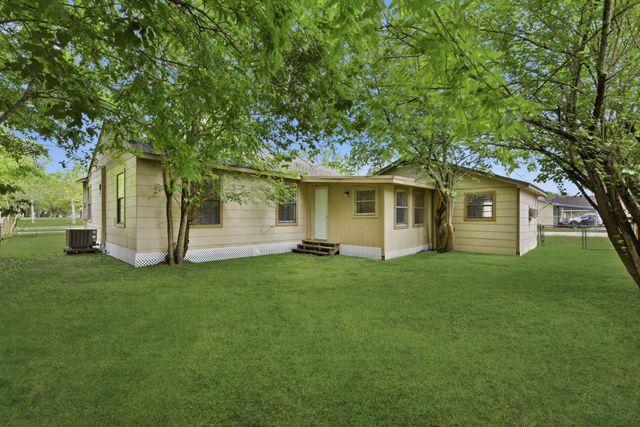 1109 E Walker Street, League City, TX 77573