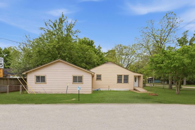 1109 E Walker Street, League City, TX 77573