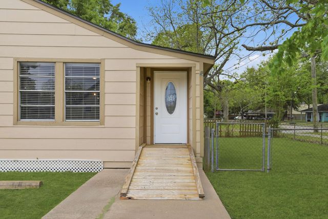 1109 E Walker Street, League City, TX 77573