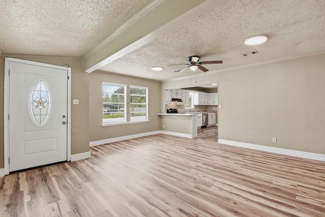 1109 E Walker Street, League City, TX 77573