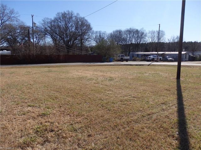 491 W Peacock Avenue, Denton, NC 27239