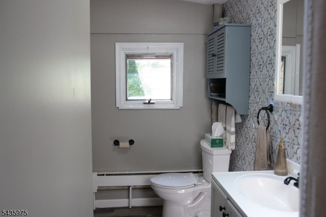 162 Lakeside Dr, Liberty Twp., NJ 07823